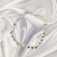 Bracelet en perles carrées argentées avec perles d'imitation et entretoises scintillantes, bijou de poignet, cadeau pour femme, mariée, demoiselle d'honneur