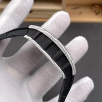 Montre mécanique automatique unique asymétrique avec boîtier en fibre de carbone blanc et noir, cadran squelette, bracelet en caoutchouc noir, sport, étanche