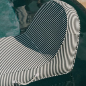 Chaise longue de piscine pour bronzer, chaise longue de plage luxueuse avec revêtement en PVC résistant aux perforations et tissage en coton imperméable. - Product Image 4