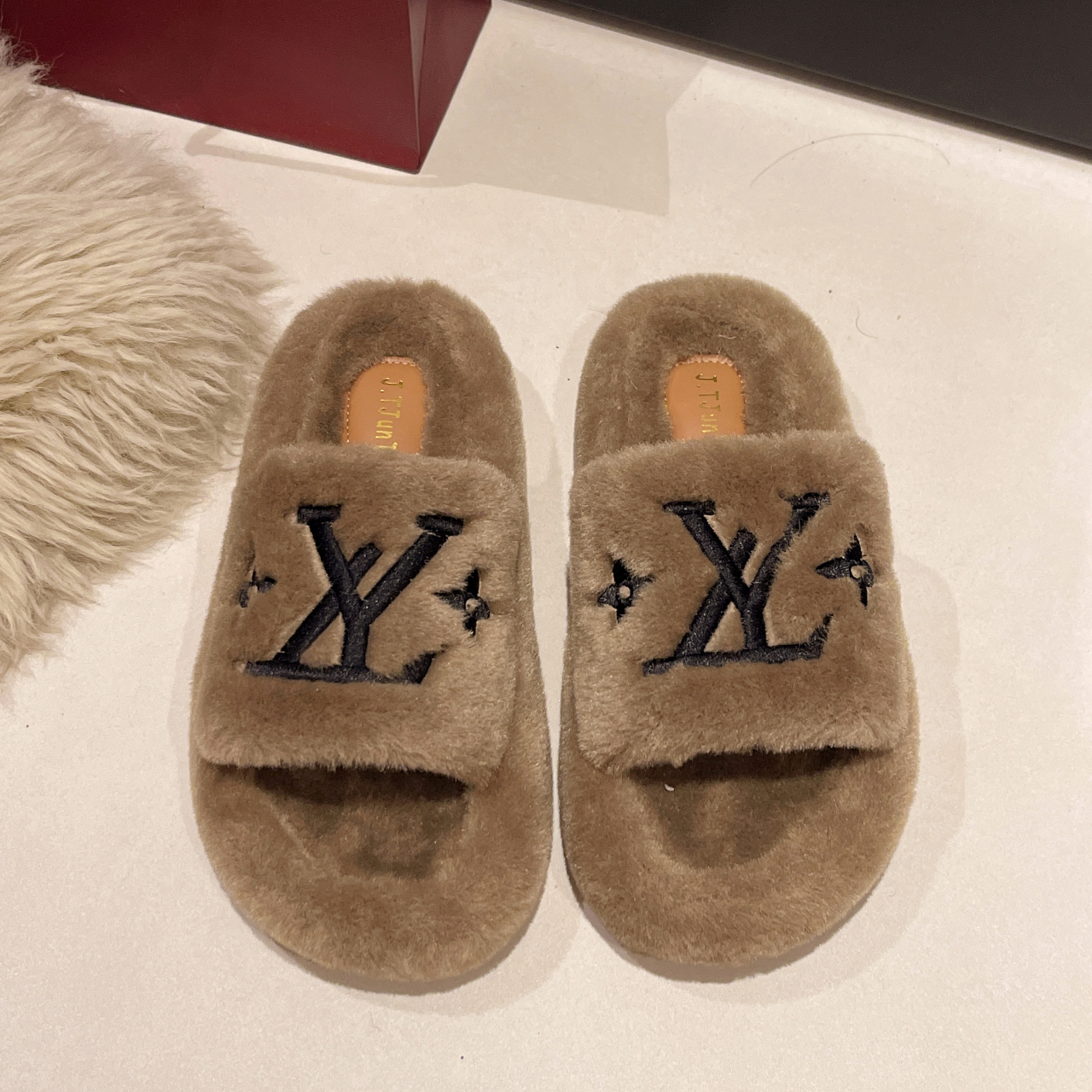 สีน้ำตาล