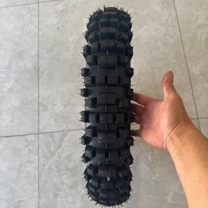 Offerta Speciale: Pneumatico per Moto Fuoristrada 100/90-18 Nuovo di Zecca, Alta Qualità, Resistente all'Usura e Antiscivolo - Product Image 4