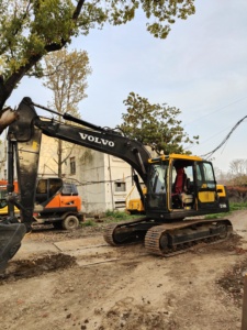 รถขุดตีนตะขาบ Volvo EC140 มือสอง พร้อมมอเตอร์ ความจุบุ้งกี๋ 1.3 ลูกบาศก์เมตร กำลัง 93 แรงม้า - Product Image 6