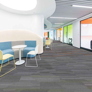 Alfombras y Tapetes Comerciales de Lujo de Polipropileno con Diseño Moderno de Rompecabezas y Base de PVC para Uso en Oficinas - Product Image 1