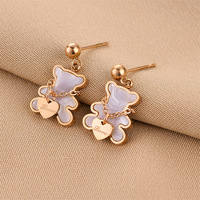 Meilleure vente transfrontalière : Cadeau élégant pour femme, en acier inoxydable électroplaqué, style coréen, motif ours LOVE, design minimaliste en forme de cœur mignon