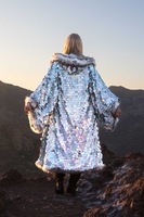 Nouvelle veste en fausse fourrure 2024 avec paillettes, costume de cosplay, veste à capuche pour adulte pour spectacle de divertissement et fête, vêtements de célébration