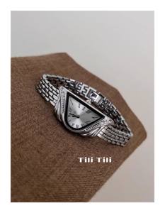 <span class=keywords><strong>Orologio</strong></span> di lusso <span class=keywords><strong>Vintage</strong></span> di lusso con <span class=keywords><strong>Design</strong></span> di nicchia alla moda Versatile di fascia alta per donne <span class=keywords><strong>orologio</strong></span> di personalità di temperamento semplice - Product Image 5