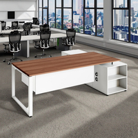 Bureau de direction moderne de haute qualité avec prise de courant multifonctionnelle, armoire de rangement, cadre en acier, poste de travail pour les entreprises