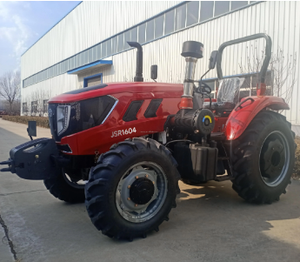 Tracteur agricole de grande taille 4x4 de 160 CV à 180 CV avec cabine fermée pour les opérations de labour agricole. - Product Image 2