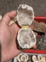 Boîte de rangement miniature pour bijoux en agate géode naturelle brute avec quartz clair Druzy pour le Feng Shui