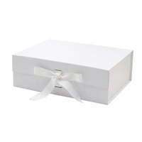 Emballage magnétique pliable blanc pour vêtements, logo à personnaliser, boîte-cadeau avec ruban, 50 pièces