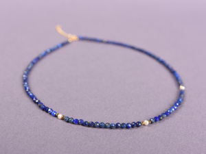 Delicado Collar de Varias Capas con Cuentas de Lapislázuli Azul <span class=keywords><strong>Oscuro</strong></span> y Perlas, Chapado en Oro sobre Acero Inoxidable - Product Image 5