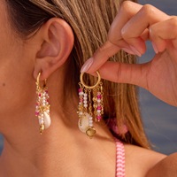 Boucles d'oreilles créoles tendance en acier inoxydable style océan avec pampilles, breloques coquillages et étoiles de mer, perles roses, bijoux d'oreille bohèmes pour les vacances, pour femmes