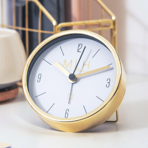 Mini reloj de mesa en metal niquelado con elegante base de alambre de hierro, perfecto para decoración del hogar y exhibición de mesa elegante - Product Image 6