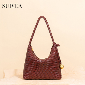 Sac à main pour femme en gros, petit sac fourre-tout de luxe avec pendentif boule dorée, sac seau en cuir souple tressé à la main, sac à main pour femme sous le bras - Product Image 2