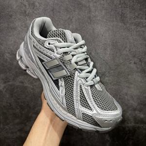 Venta al por mayor de fábrica de zapatillas deportivas de alta calidad, diseño original, a la moda, antideslizantes, cómodas y ligeras. - Product Image 1