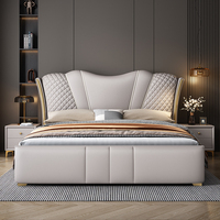 Lit capitonné moderne en cuir de luxe italien avec rangement et éclairage LED, design ergonomique, idéal pour appartement, tailles Queen et King