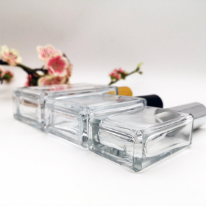 Bouteilles de <span class=keywords><strong>parfum</strong></span> en verre carrées transparentes personnalisables 30ml 50ml <span class=keywords><strong>100ml</strong></span> avec bouchon couronne finition givrée-pour la vente en gros - Product Image 4