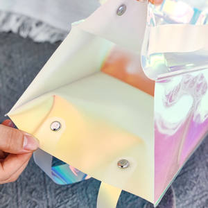 Sac fourre-tout en TPU holographique laser transparent personnalisé avec poignées à rivets, écologique et réutilisable pour l'emballage de vêtements et le <span class=keywords><strong>shopping</strong></span> - Product Image 5