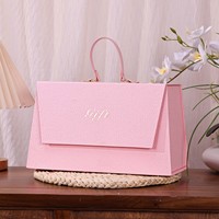 Boîte cadeau rigide pliable magnétique trapézoïdale de luxe avec poignée en PU, emballage personnalisé imprimé avec pelliculage mat pour cosmétiques et vêtements