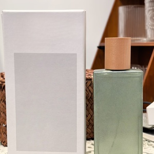 Eau de Toilette pour Femme aux Notes Florales Boisées, Claires et Non Sucrées, Douces et Proches de la Peau, Parfum Haut de Gamme - Product Image 4