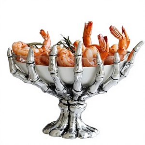 Bol de service sur piédestal métallique en forme de mains de squelette pour Halloween, plat à apéritifs et fruits de mer argenté, centre de table gothique - Product Image 1
