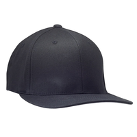 Le chapeau ajusté permet un confort ultime avec une bande extensible, des motifs d'impression complets dans l'ordre et un logo brodé pour un ajustement parfait