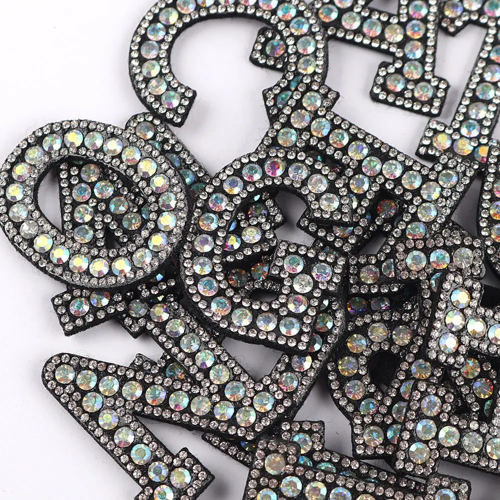 Grosir Set Alfabet Bahasa Inggris Manik-manik Berlian Imitasi A-Z Huruf 3D Dicampur Besi Bordir Di Patch untuk Topi dan Pakaian