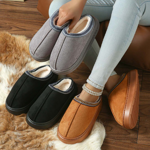 Pantoufles d'intérieur en fausse fourrure douce, confortables et mignonnes pour femmes et hommes, style nuage, pour la maison et la chambre à coucher - Product Image 1