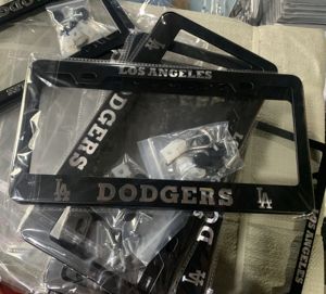 Cadre de plaque d'immatriculation de voiture en plastique personnalisé avec logo en relief 3D pour taille standard américaine - Product Image 5