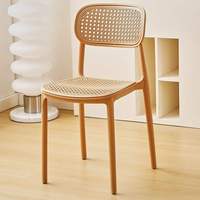 Chaise de salle à manger empilable en rotin moderne, style minimaliste du milieu du siècle, chaise de bistrot en cannage tressé, cadre noir, pour intérieur, extérieur, maison, patio, café