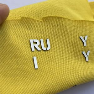 Logos 3D en silicone personnalisés pour vêtements de luxe, patchs thermocollants souples haute densité pour T-shirts - Product Image 1