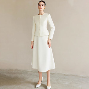 ชุดกระโปรง<span class=keywords><strong>สูท</strong></span>ผ้าโพลีเอสเตอร์สีไอวอรี่ทรงเข้ารูปสำหรับผู้หญิง คอทรงกลม ดีไซน์หรูหรา เหมาะสำหรับงานก่อนวันแต่งงานของเจ้าสาว งานแสดงศิลปะ และงานเปิดต่างๆ - Product Image 1