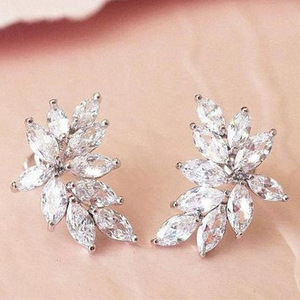 Orecchini a Perno a Forma di Foglia Marquise per Donne, Brillanti Orecchini Botanici, Gioielli di Moda Quotidiana - Product Image 3
