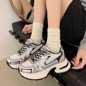 Zapatos de mujer de Zhao Lusi, nueva colección primavera 2024, estilo Joker, con suela gruesa, deportivos casuales, éxito de ventas 26 - Product Image 4