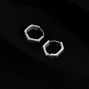 <span class=keywords><strong>ต่าง</strong></span><span class=keywords><strong>หู</strong></span>แฟชั่นสไตล์ยุโรปและอเมริกา<span class=keywords><strong>ต่าง</strong></span><span class=keywords><strong>หู</strong></span>สแตนเลสรูปทรงเรขาคณิตแบบเรียบง่ายและดู<span class=keywords><strong>เท่</strong></span>ของขวัญ - Product Image 3