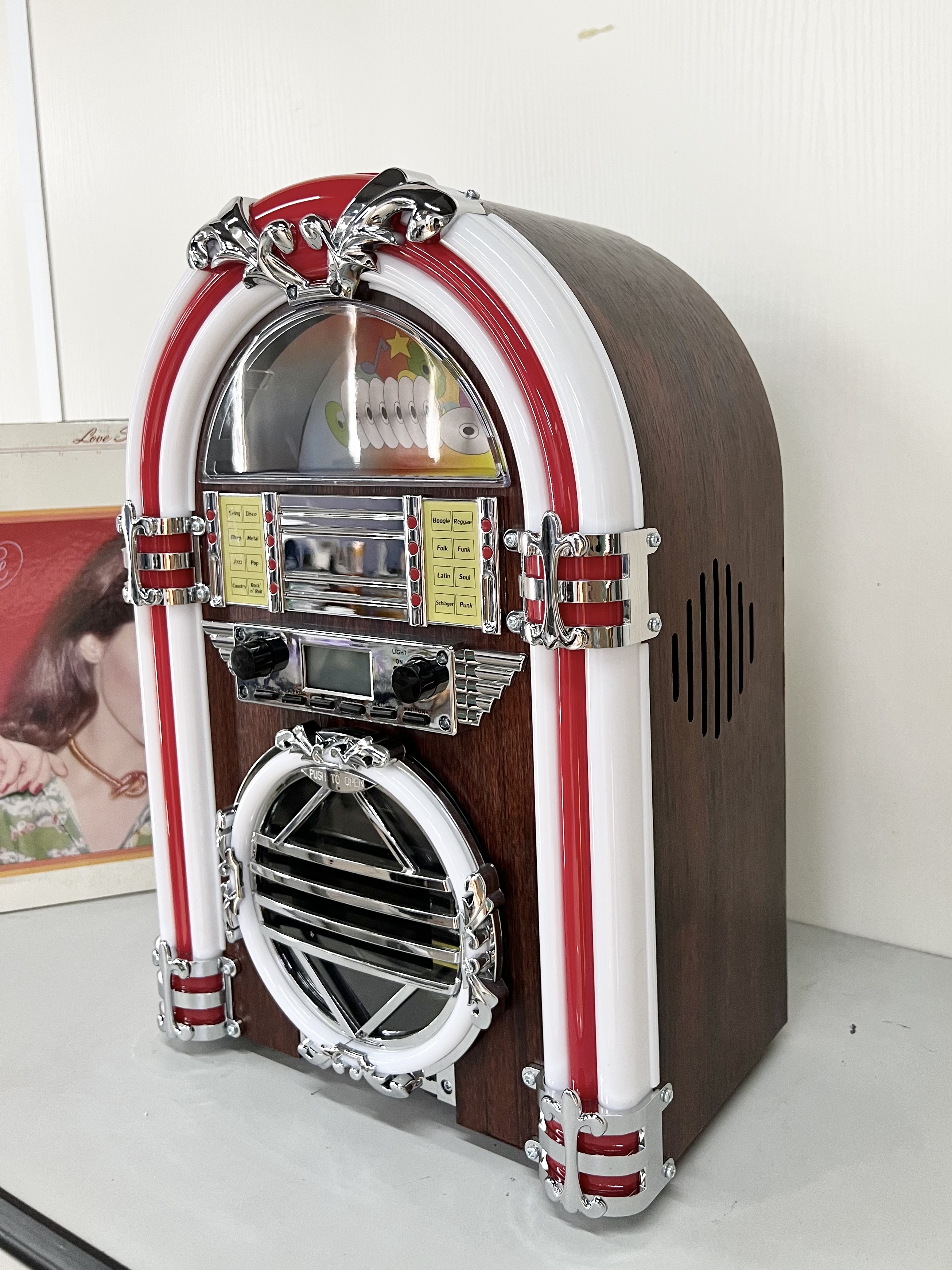 レトロ ジュークボックス型CD ラジオ 714EV0wfIpL._UF894,1000_QL80_.jpg
