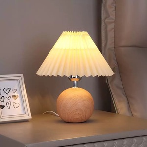 Lampada da <span class=keywords><strong>Tavolo</strong></span> in Stile Nordico con Finitura in <span class=keywords><strong>Legno</strong></span> di Noce Plissettato, Telecomando, Luce Dimmerabile a Tre Colori, Calda e Romantica, Minimalista - Product Image 2
