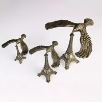 Ornement d'oiseau à gravité en alliage de zinc effet cuivre antique, style rétro vintage européen, avec aigle équilibré et Tour Eiffel, haut de gamme, pour la maison
