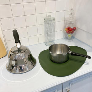 Mantel Individual Redondo de Color Sólido, Estilo Nórdico Minimalista, Antideslizante, Impermeable, de PVC, Aislante del Calor, para Uso Doméstico - Product Image 1