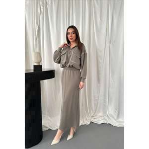 Ensemble sweat-shirt et jupe pour femme avec bordure kaki, collection de jupes en maille en gros - Product Image 4