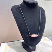 Collier de perles Dzi en corail rouge avec grande agate naturelle