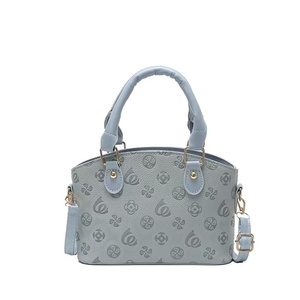 Adorable bolso de mujer con encantador diseño impreso forma cuadrada compacta versátil para uso en hombro o bandolera - Product Image 4