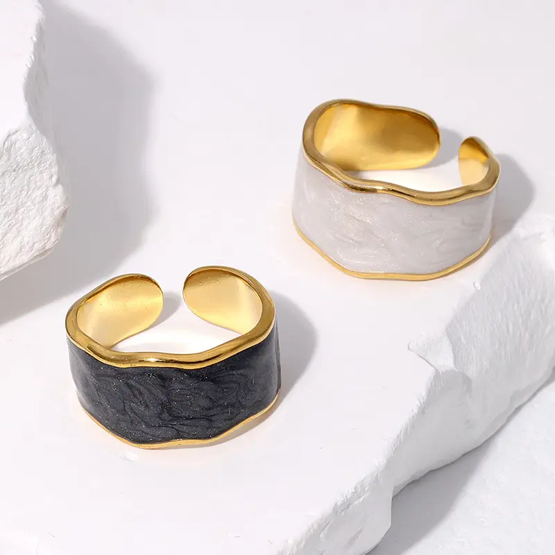 YICAI cincin jari terbuka wanita, berlapis emas baja tahan karat tetesan minyak untuk wanita hitam putih Enamel cincin dapat disesuaikan