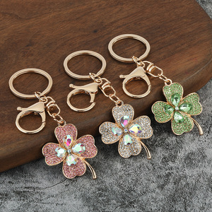Lote de llaveros de hoja con diamantes de imitación y colgantes de trébol de cristal, adornos para bolso, regalo al por mayor para mujer, para llaves de coche, suministro de fábrica - Product Image 1