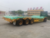 Semi-remorque à plateau surbaissé Aotong 30/40/50T pour le transport d'excavatrices