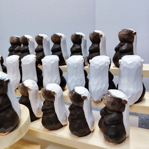 Figura de Madera Tallada a Mano de Mapache de 6cm, Adorno Decorativo para Escritorio de Oficina, Regalo Decorativo - Product Image 3