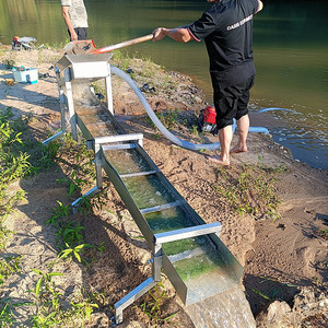 Portable Small <b>Gasoline</b>-Powered Gold Panning Machine 220V Outdoor Separator Equipment with Simple Screening Chute Pump - Product Image 3