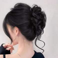 Pasadores de peinado casuales negros naturales Accesorio para el cabello con borde ondulado - Product Image 1