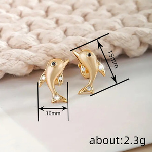 Orecchini a perno con delfino per donna, design simpatico a forma di animale, accessori per l'orecchio da indossare tutti i giorni - Product Image 4