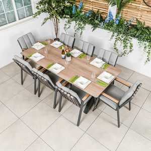 AJUNION 8シートアルミガーデンダイニングセットスタッカブルチェア木製アームバックレザースラットウッド効果テーブルトップダイニングテーブル - Product Image 1